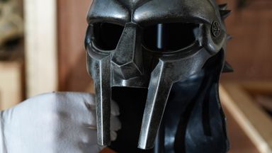 Ridley Scott's 2000 film Gladiator featured the Maximus Decimus Meridius' helmet 